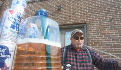 Man drinkt 8 bier binnen een minuut